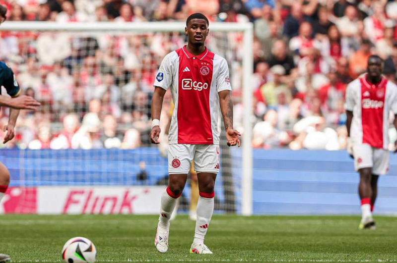 dam-phan-than-toc-arsenal-sap-so-huu-sao-ajax